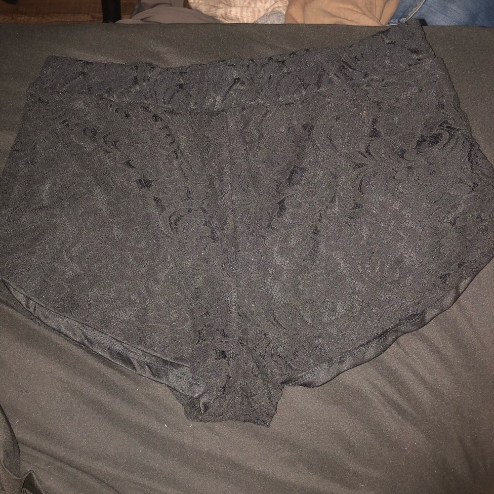 💕3/$20! Black lace shorts
